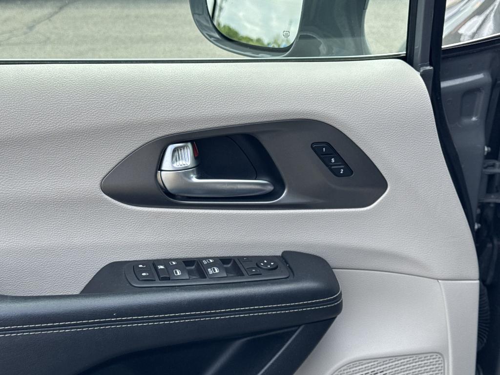used 2022 Chrysler Pacifica car, priced at $23,565