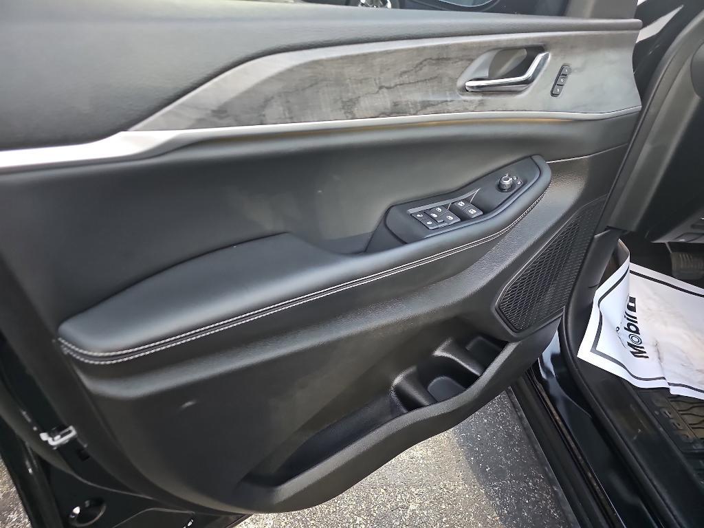 used 2024 Jeep Grand Cherokee car, priced at $38,780