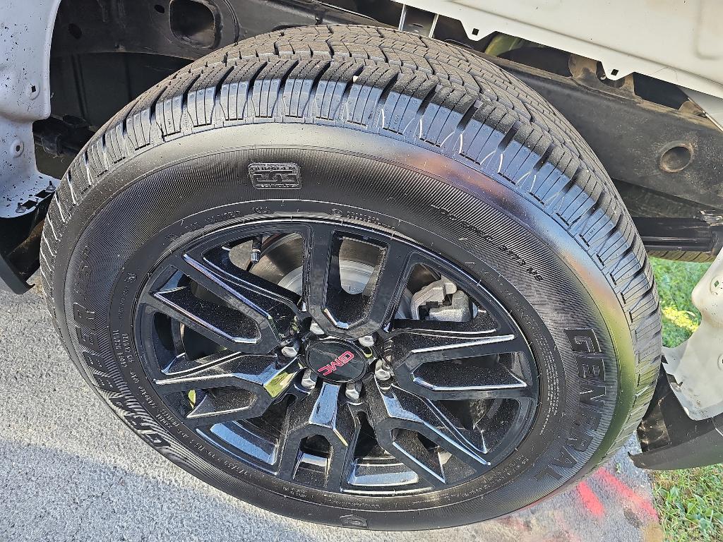 used 2024 GMC Sierra 1500 car, priced at $43,380