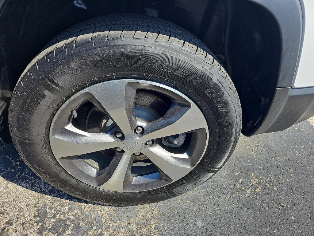 used 2021 Jeep Cherokee car, priced at $20,545