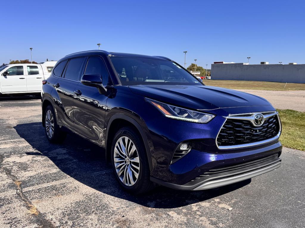 used 2021 Toyota Highlander car, priced at $37,190