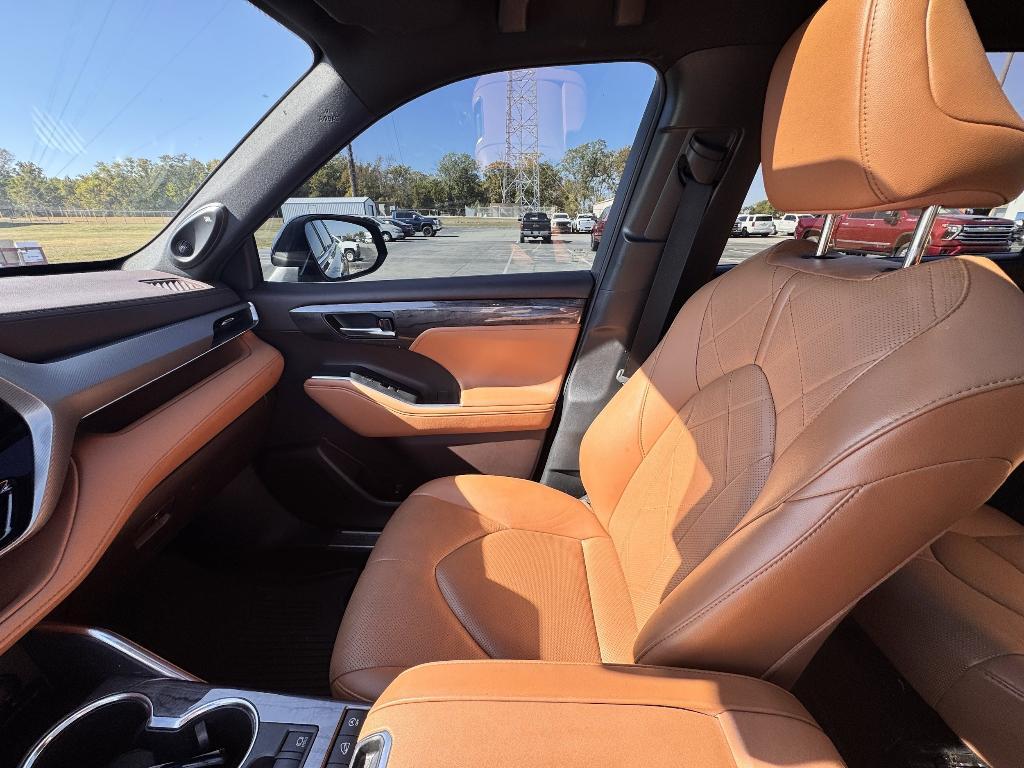 used 2021 Toyota Highlander car, priced at $37,190