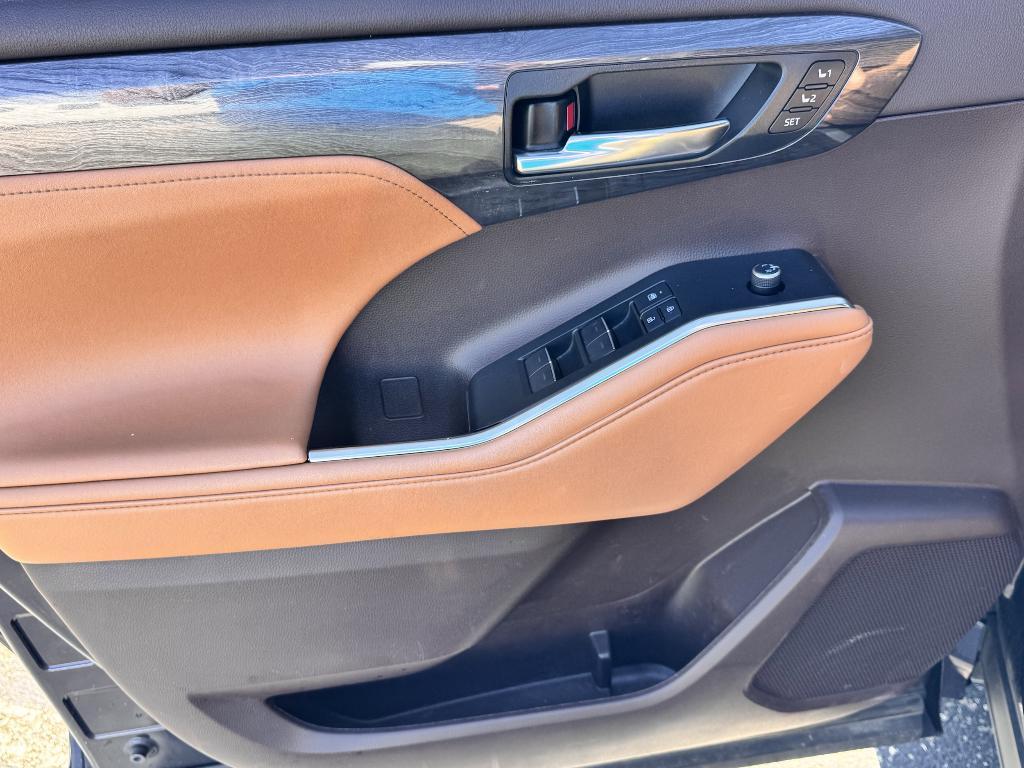 used 2021 Toyota Highlander car, priced at $37,190