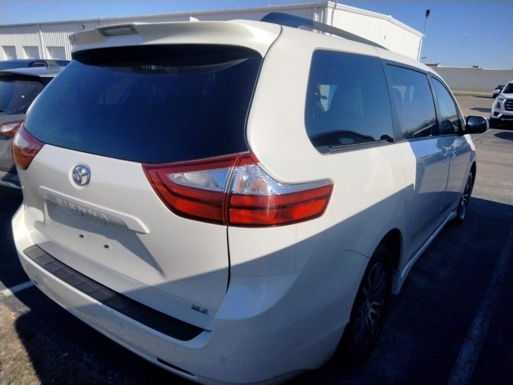 used 2018 Toyota Sienna car