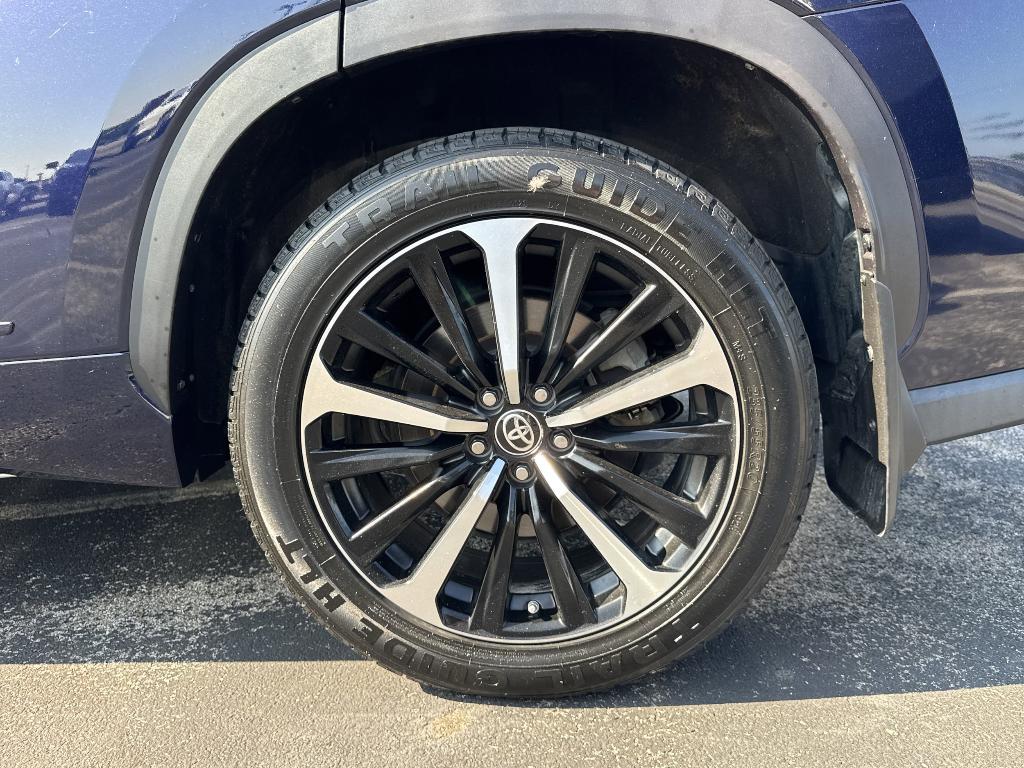 used 2021 Toyota Highlander car, priced at $34,645