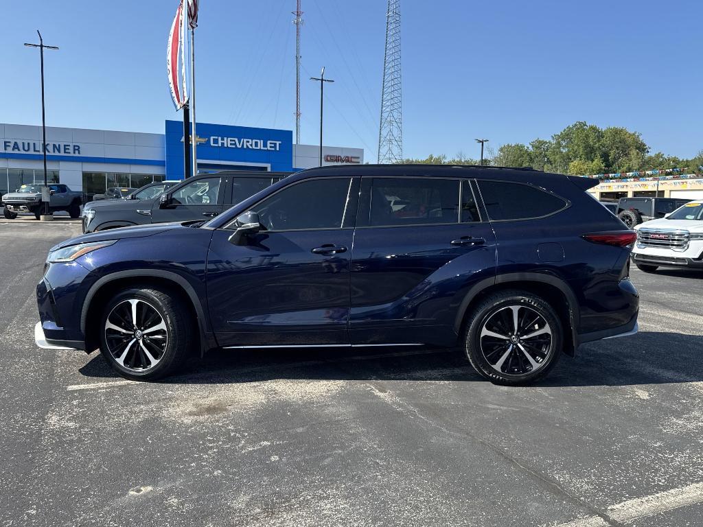 used 2021 Toyota Highlander car, priced at $34,645