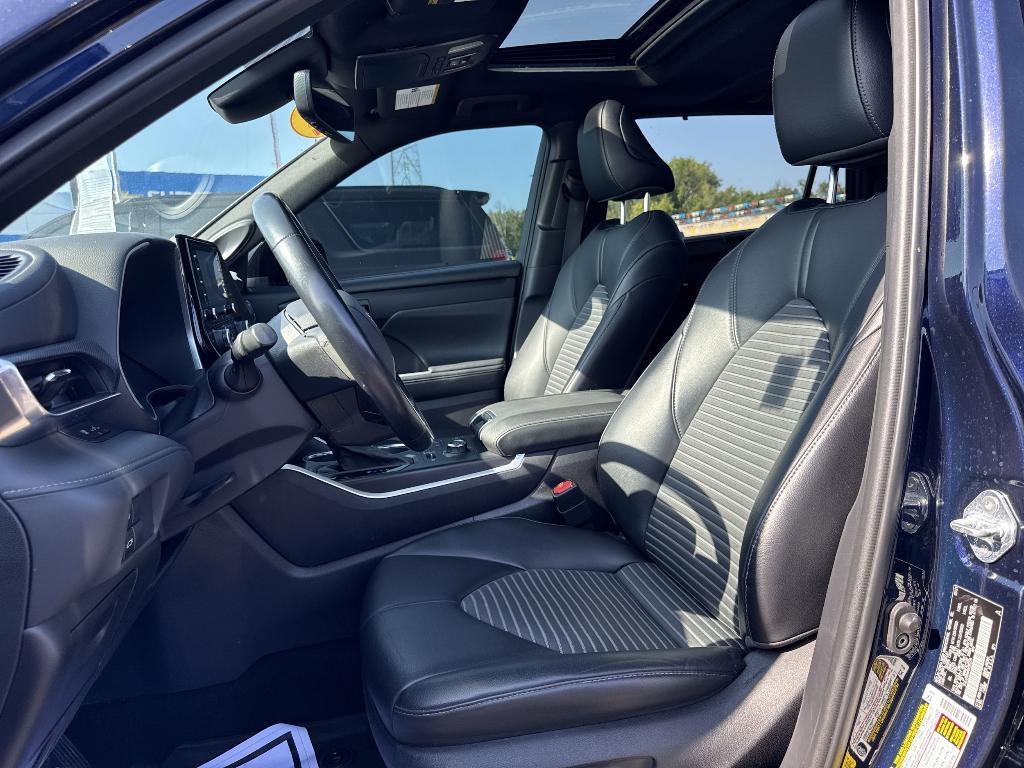 used 2021 Toyota Highlander car, priced at $34,645