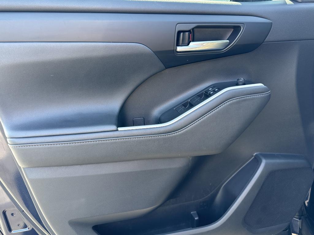 used 2021 Toyota Highlander car, priced at $34,645