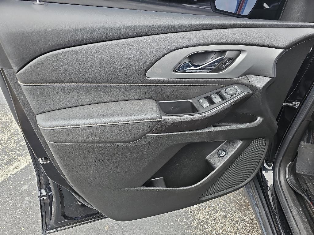 used 2023 Chevrolet Traverse car, priced at $33,520
