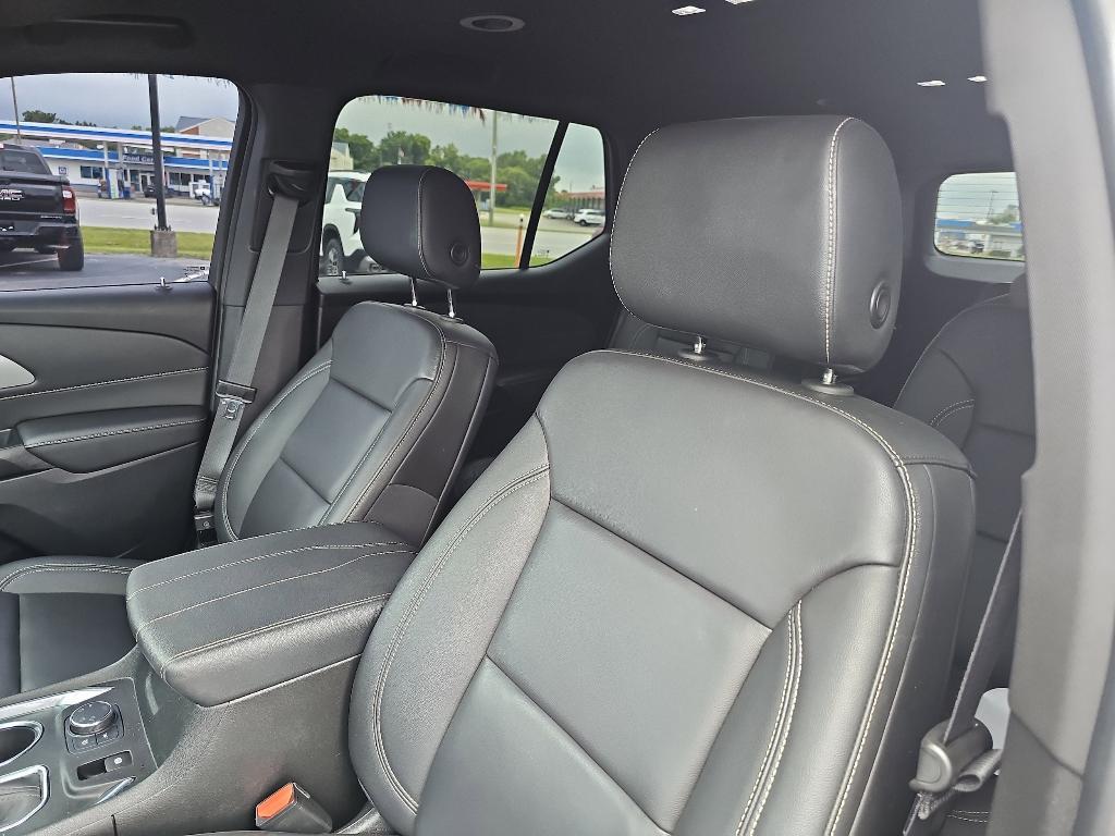 used 2023 Chevrolet Traverse car, priced at $33,520