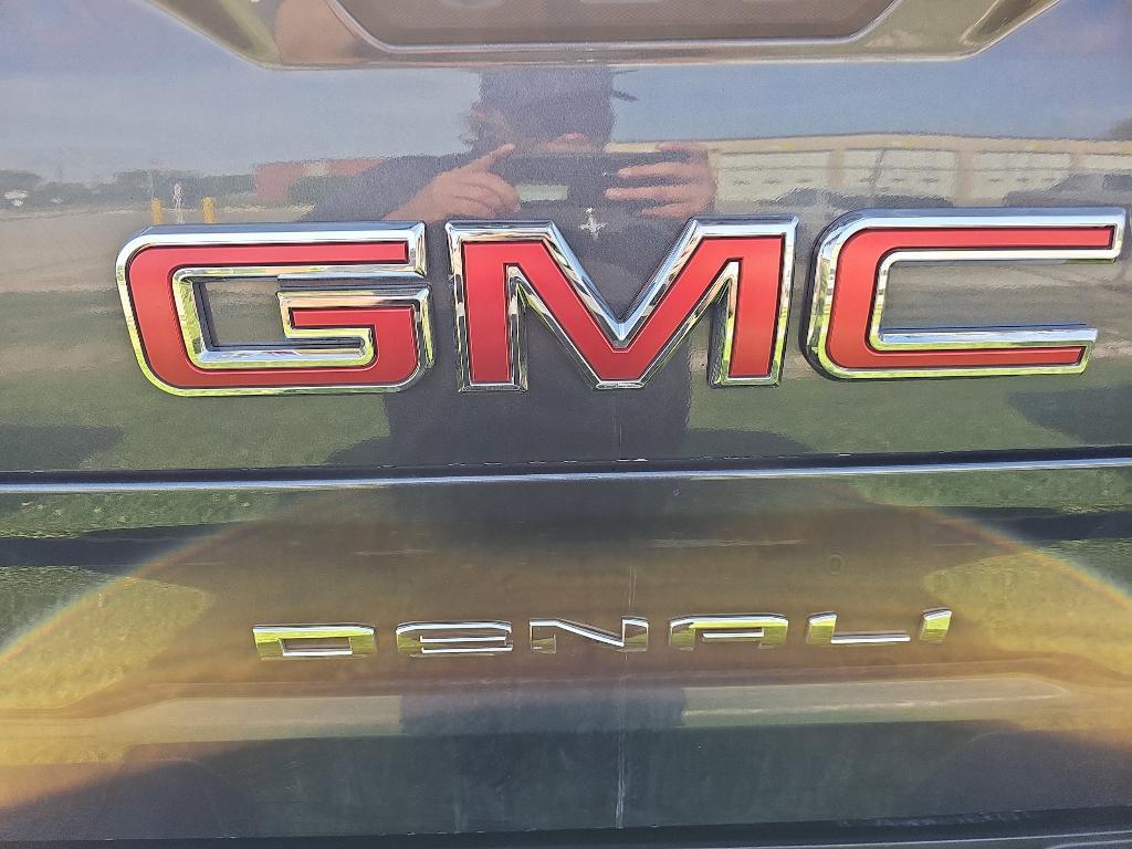 used 2021 GMC Sierra 1500 car, priced at $41,885