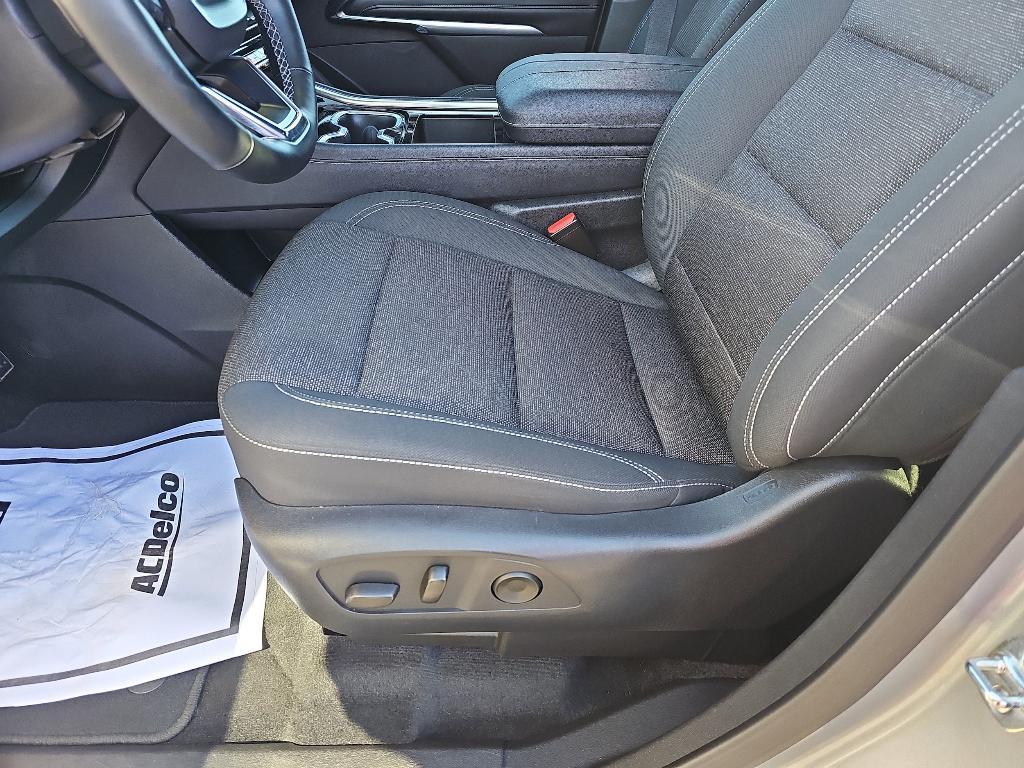 used 2025 Chevrolet Traverse car, priced at $37,275