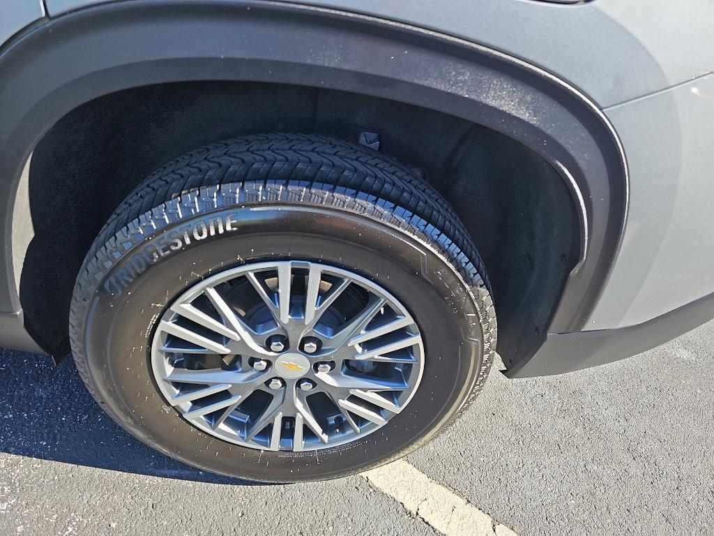 used 2025 Chevrolet Traverse car, priced at $37,275