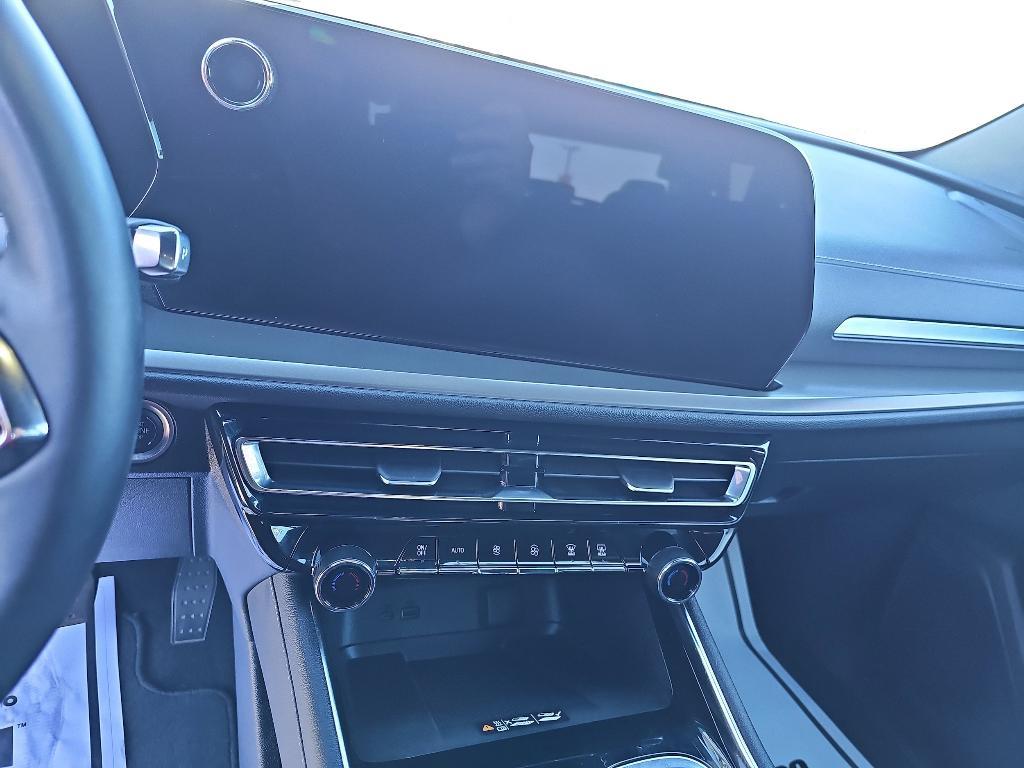 used 2025 Chevrolet Traverse car, priced at $37,275