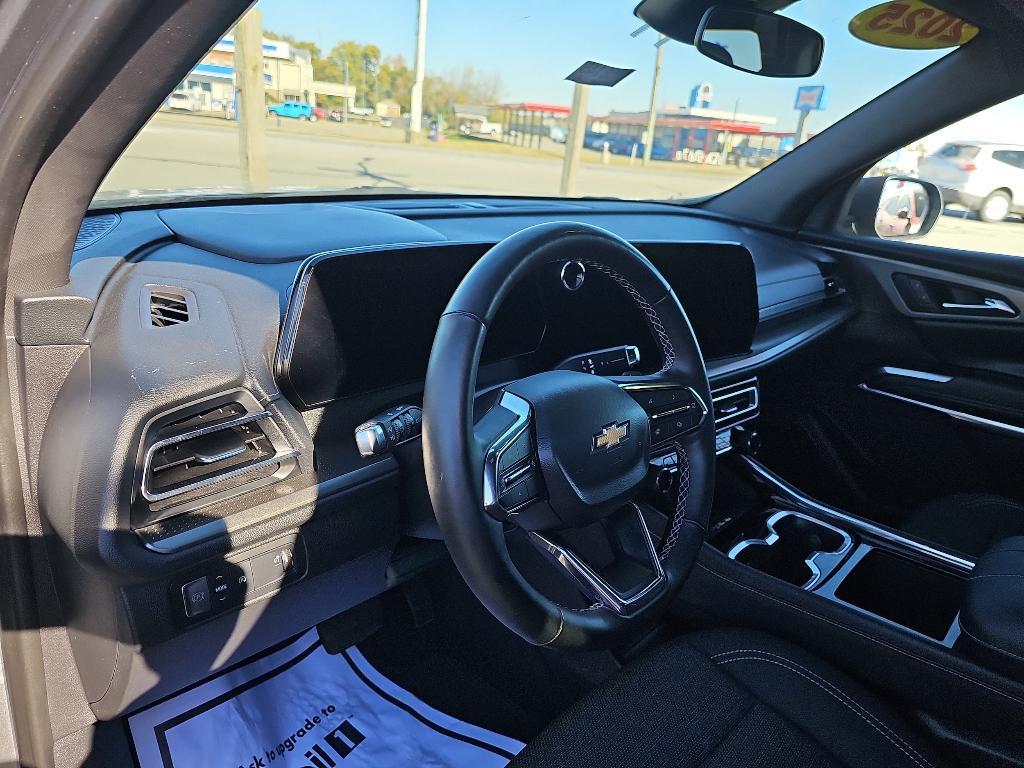 used 2025 Chevrolet Traverse car, priced at $37,275