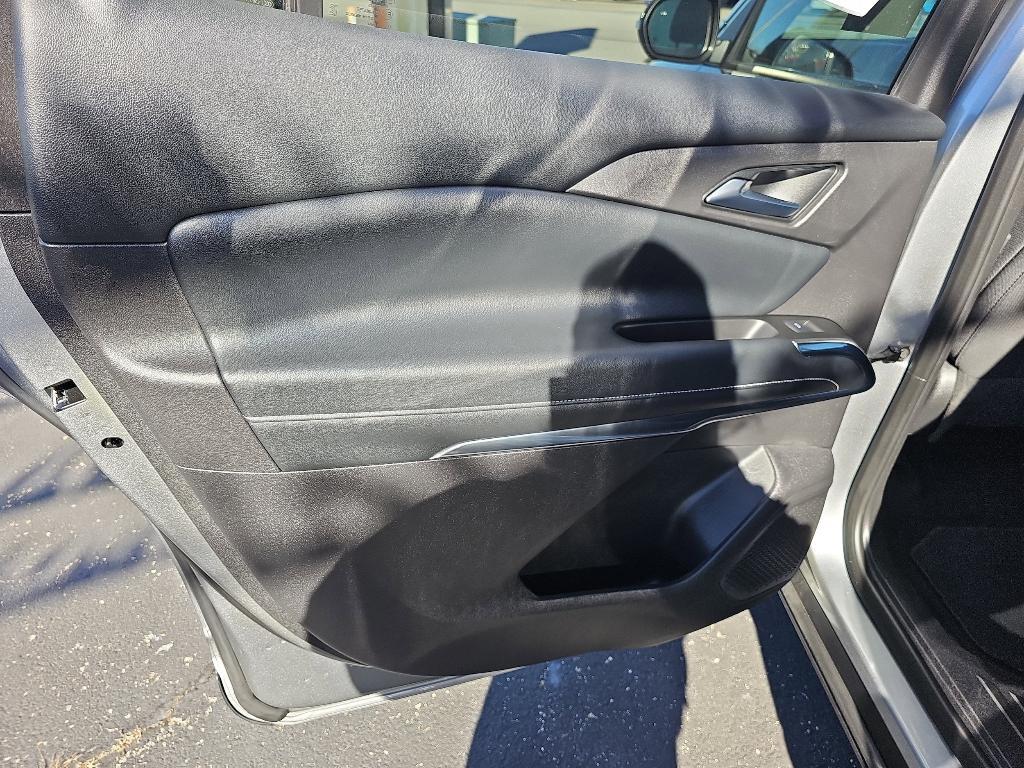 used 2025 Chevrolet Traverse car, priced at $37,275