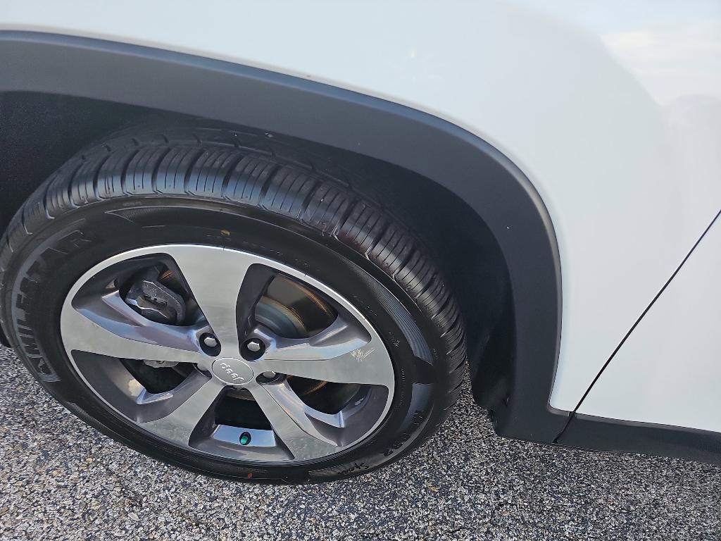 used 2019 Jeep Cherokee car, priced at $15,240