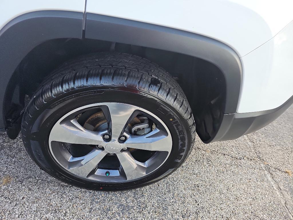 used 2019 Jeep Cherokee car, priced at $15,240