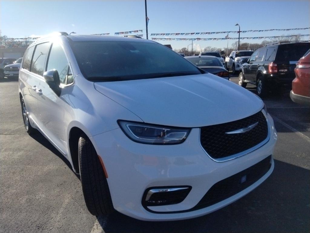 used 2023 Chrysler Pacifica car