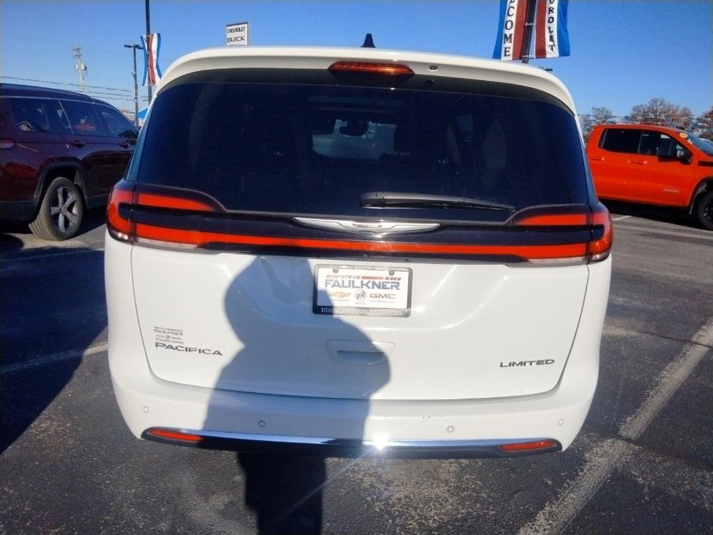 used 2023 Chrysler Pacifica car