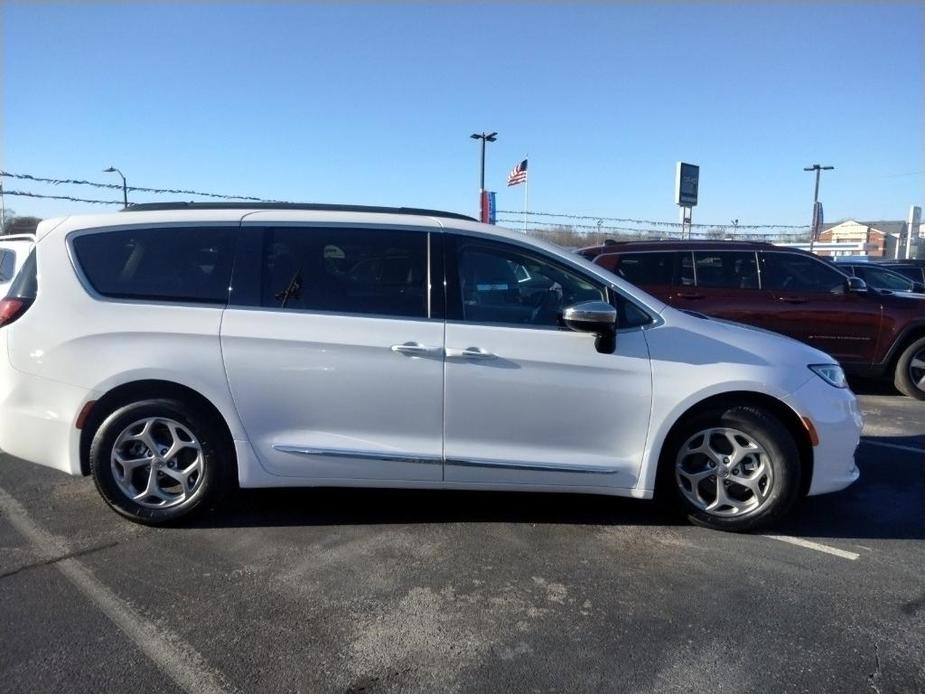 used 2023 Chrysler Pacifica car