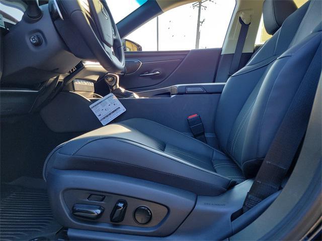 new 2025 Lexus ES 300h car, priced at $56,649