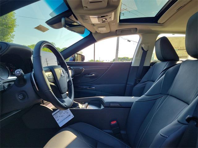 new 2025 Lexus ES 300h car, priced at $56,649