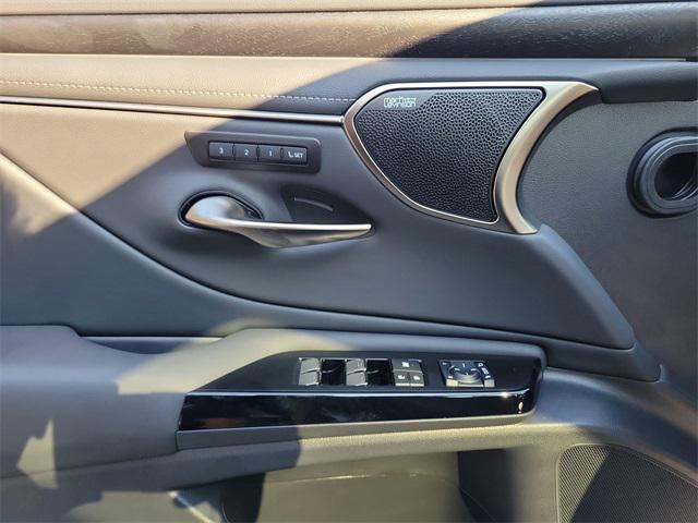 new 2025 Lexus ES 300h car, priced at $56,649
