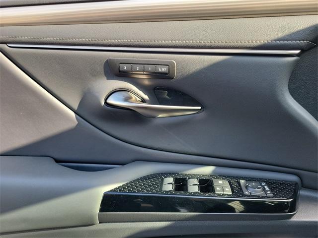 new 2025 Lexus ES 350 car, priced at $54,469
