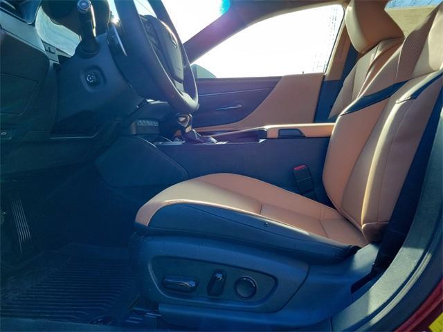new 2025 Lexus ES 300h car, priced at $52,119