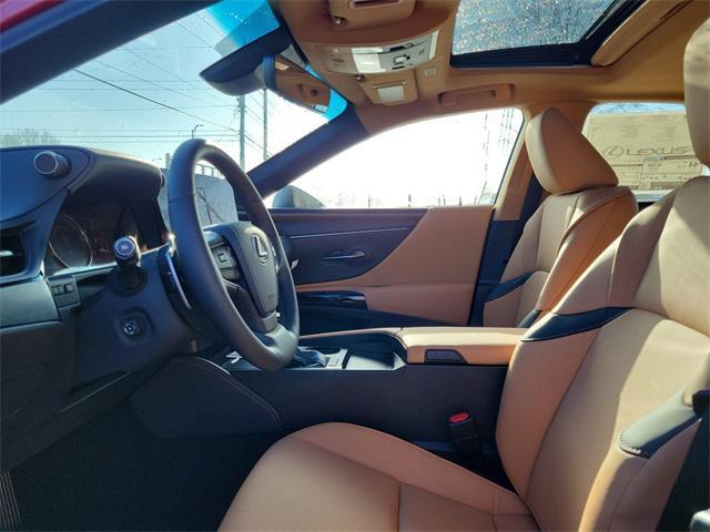 new 2025 Lexus ES 300h car, priced at $52,119
