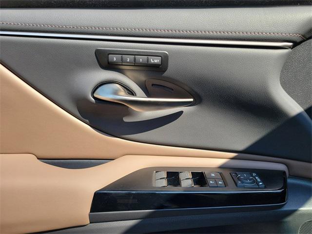 new 2025 Lexus ES 300h car, priced at $49,785
