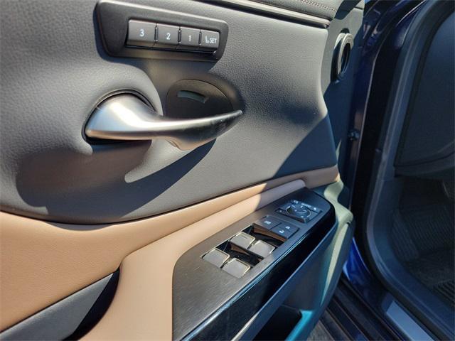 new 2025 Lexus ES 300h car, priced at $49,785