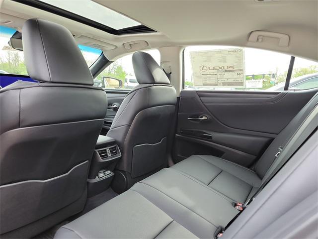 new 2025 Lexus ES 300h car, priced at $52,134