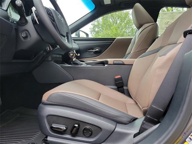 new 2025 Lexus ES 300h car, priced at $51,104