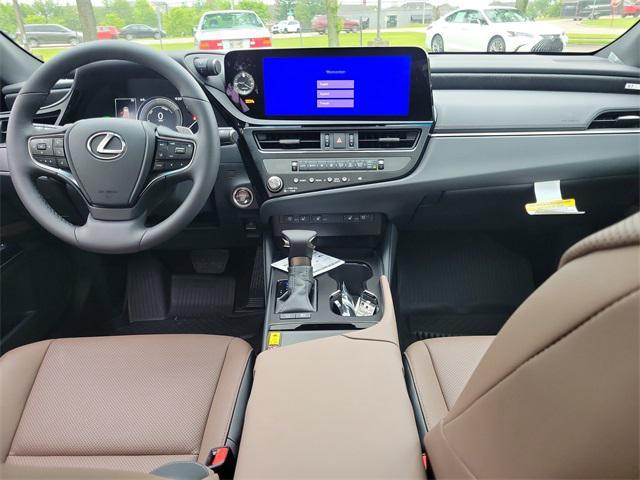 new 2025 Lexus ES 300h car, priced at $51,104