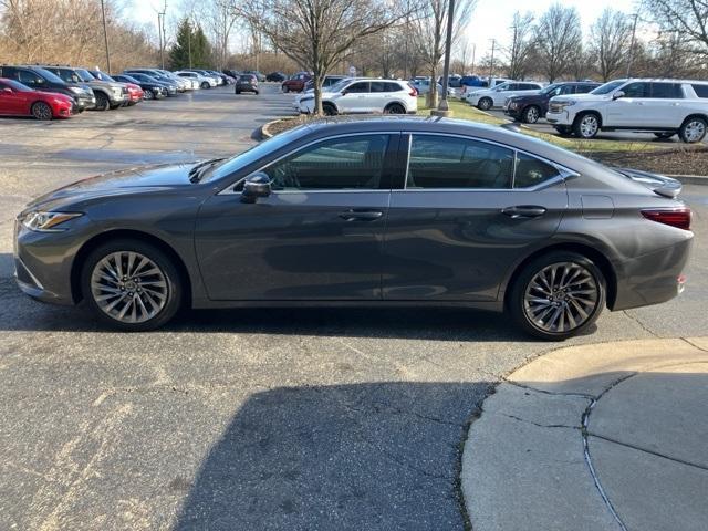 used 2024 Lexus ES 300h car, priced at $48,620