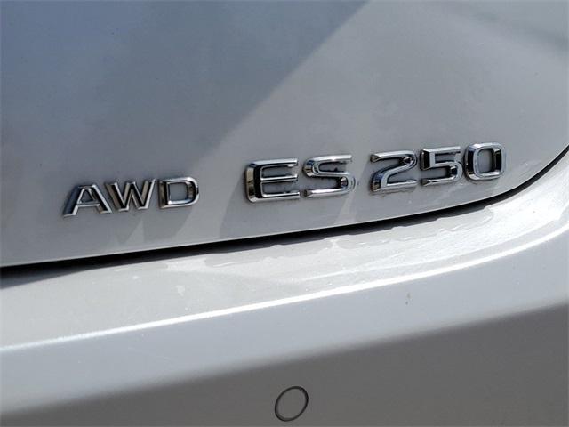 new 2024 Lexus ES 250 car