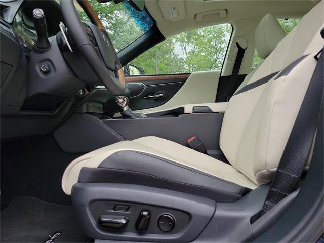new 2025 Lexus ES 300h car, priced at $57,494