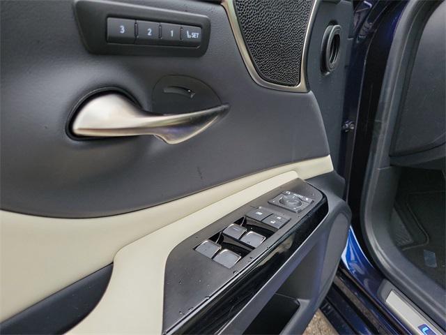 new 2025 Lexus ES 300h car, priced at $57,494