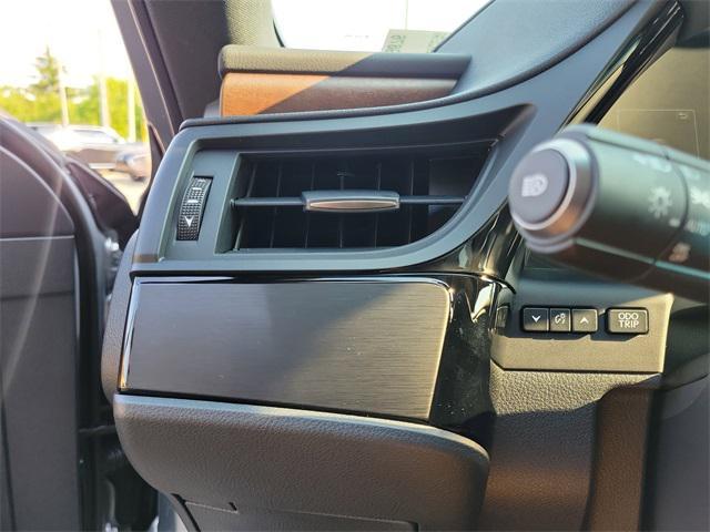 new 2025 Lexus ES 300h car, priced at $52,619