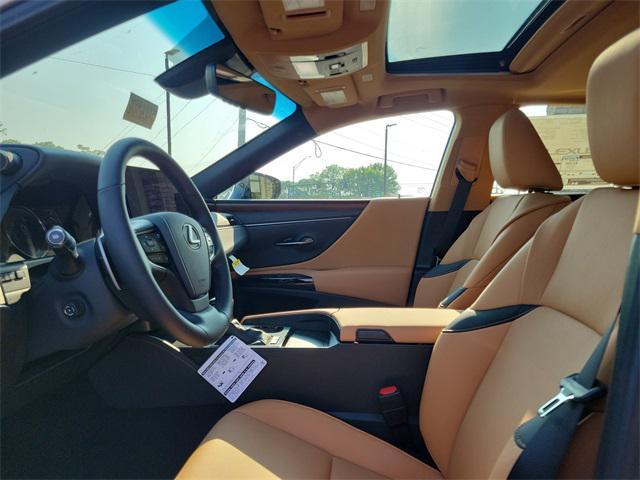 new 2025 Lexus ES 300h car, priced at $52,619