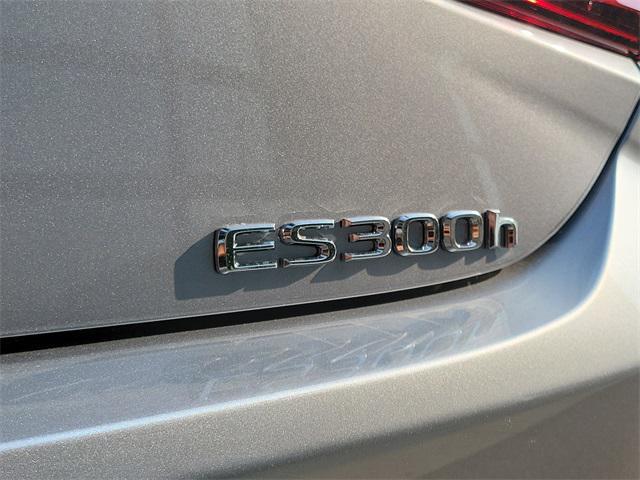 new 2025 Lexus ES 300h car, priced at $52,619