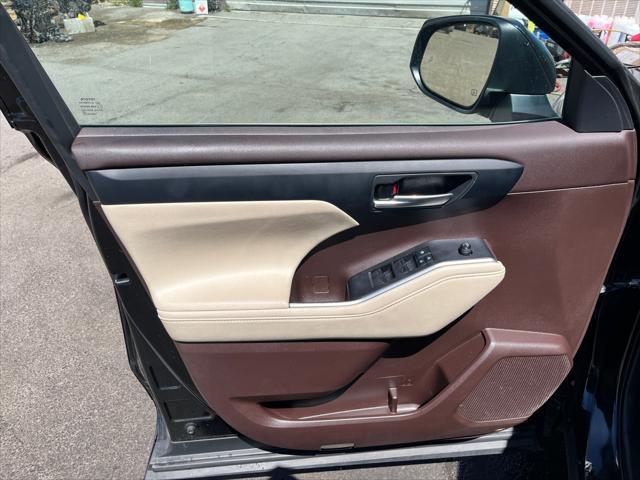used 2021 Toyota Highlander car, priced at $35,618