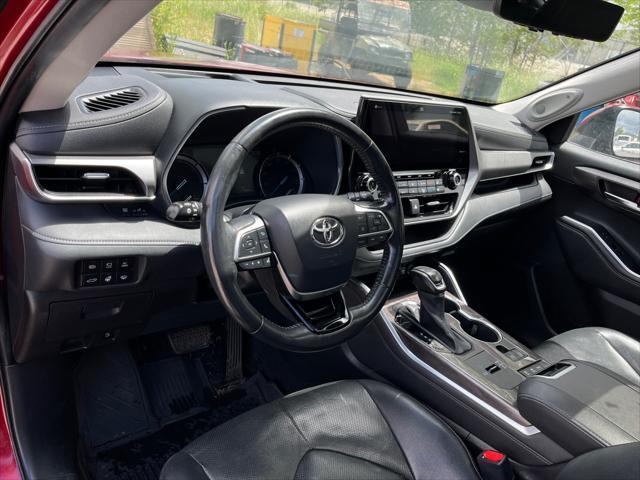 used 2020 Toyota Highlander Hybrid car, priced at $40,826