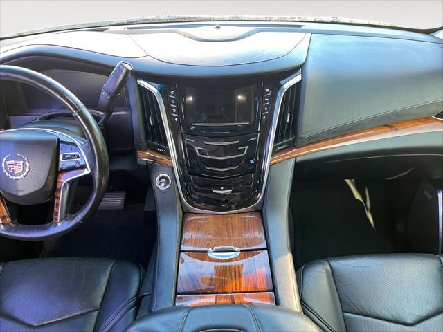 used 2015 Cadillac Escalade ESV car, priced at $23,115