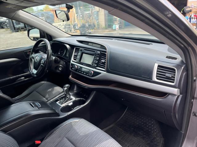 used 2015 Toyota Highlander car, priced at $14,895