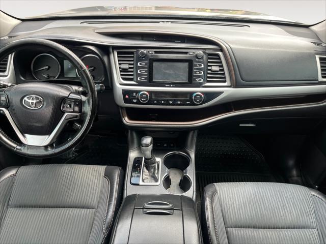 used 2015 Toyota Highlander car, priced at $14,895