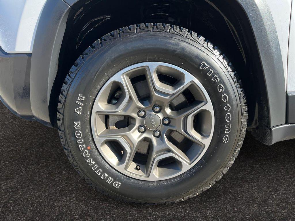 used 2022 Jeep Cherokee car, priced at $21,983