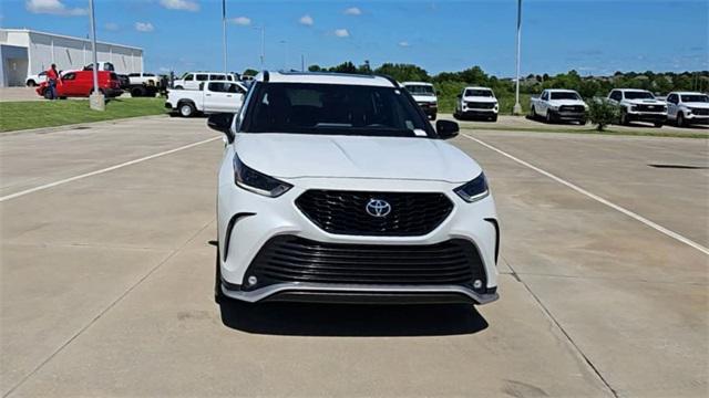 used 2023 Toyota Highlander car, priced at $41,877